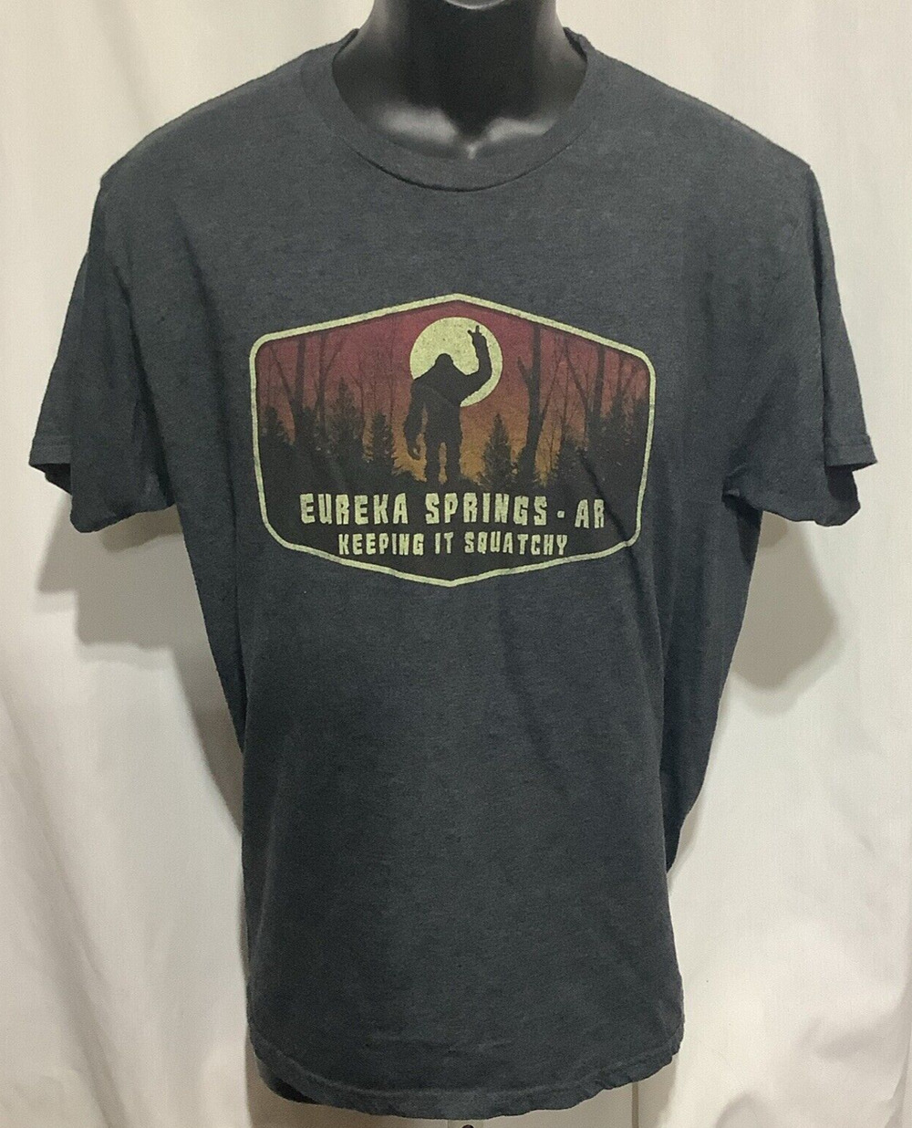 Eureka Springs AR T Shirt Large Gray Bigfoot Keeping It Squatchy Short Sleeve